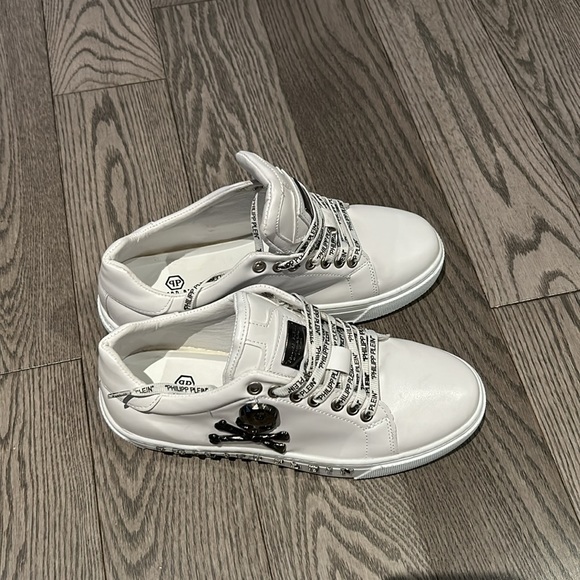 Beautiful sneakers by fashion inspired 💕 - Picture 2 of 12